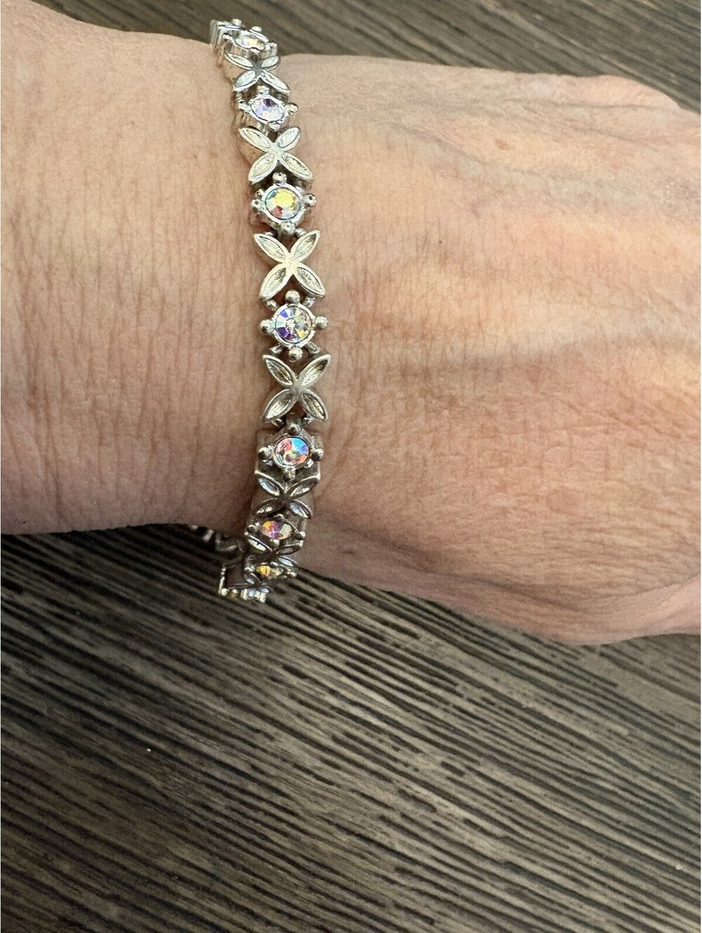 Beautiful Unsigned Premier Designs XOXO Bracelet Aurora Borealis Crystal  7”